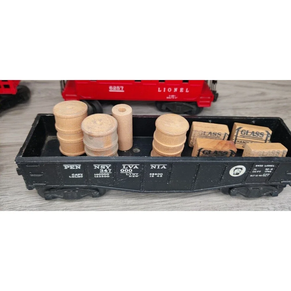 Lionel O Gauge 5 Car Lot: 6257 Caboose, 25000 Lehigh Hopper, 6462 Gondola w/Load